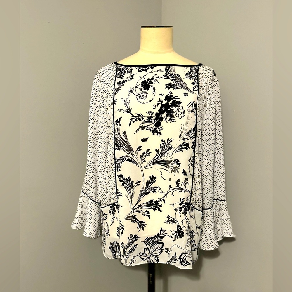LOFT black & white bell sleeve scoop neck blouse size LP( large petite )